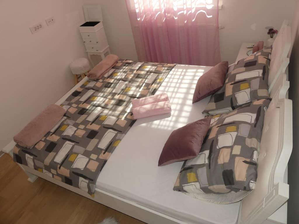Apartman Natali*** Lägenhet Varaždin Exteriör bild